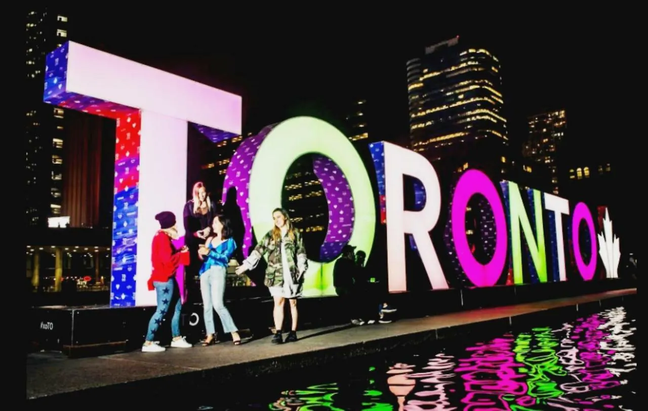 Last Minute Downtown Deals . Appartamento Toronto