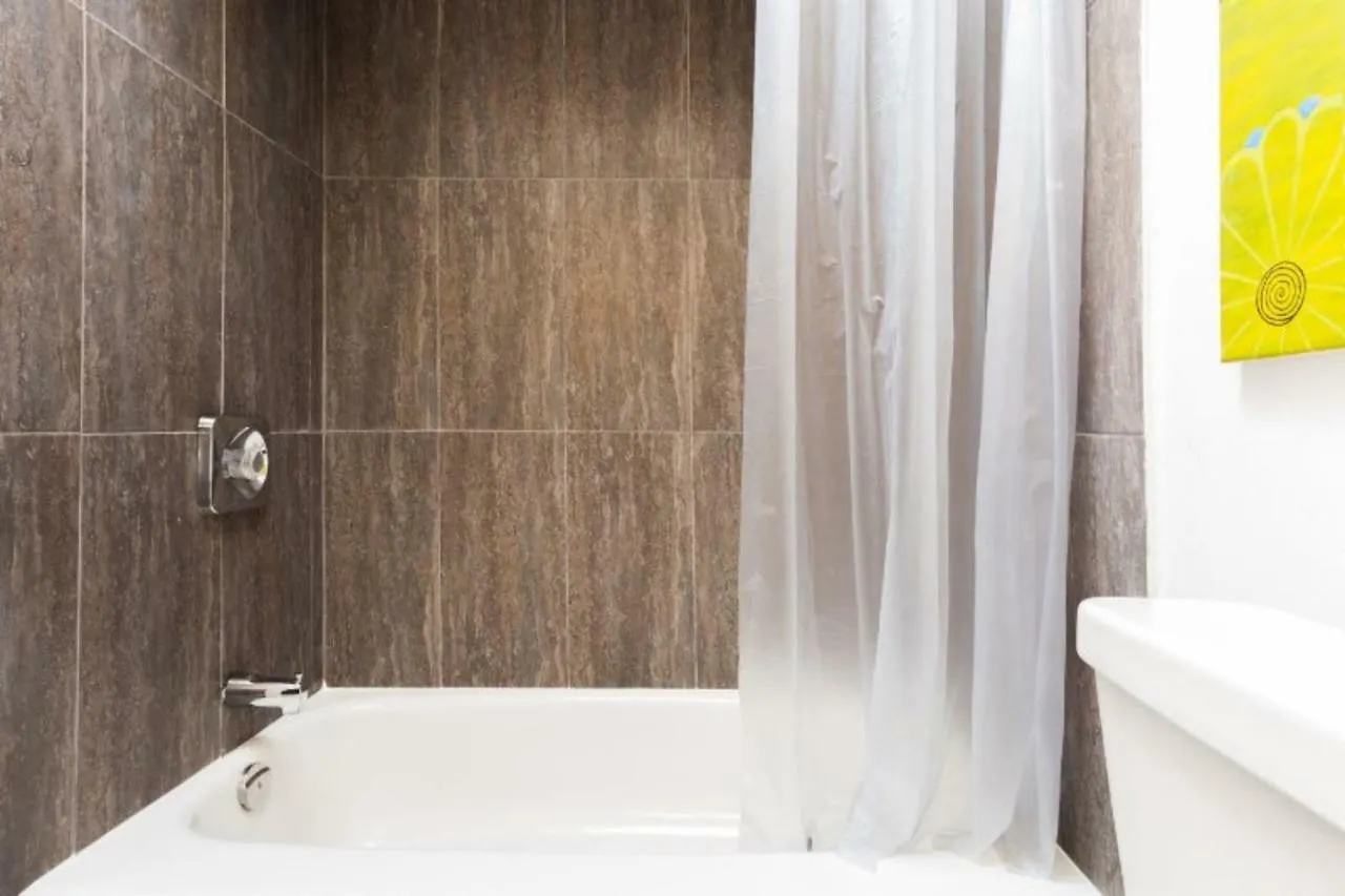 Last Minute Downtown Deals . Appartamento Toronto